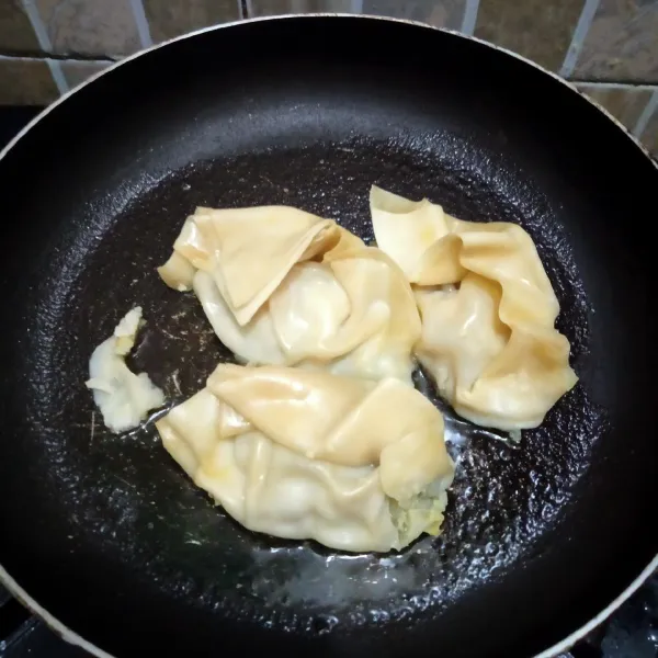 Setelah kukus, goreng. (tanpa dikukus juga boleh).