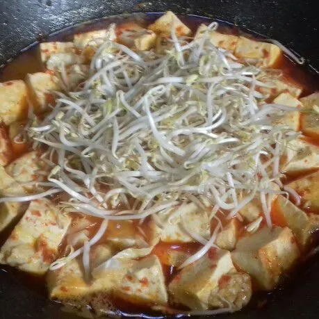 Masukkan tauge, didihkan lagi.