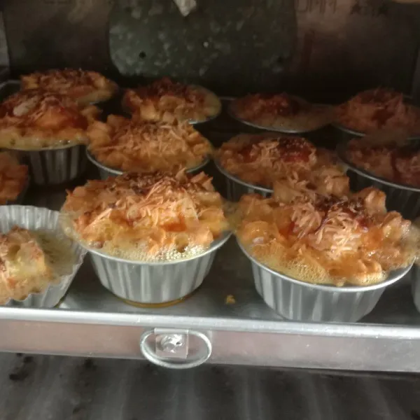 Oven hingga matang kurang lebih 30-40 menit tergantung oven masing-masing dan dinginkan.