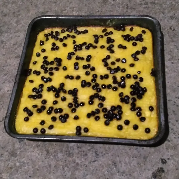 Setelah matang. Dinginkan dan potong-potong lalu sajikan.