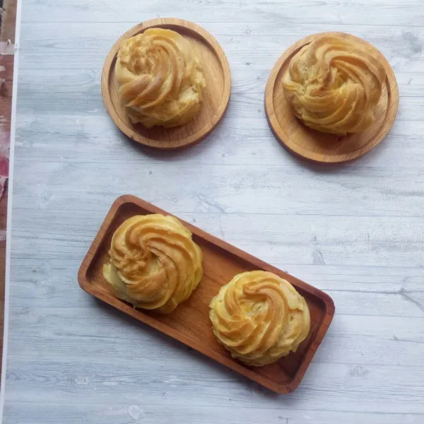 Masukkan adonan vla kedalam choux, lalu sajikan.