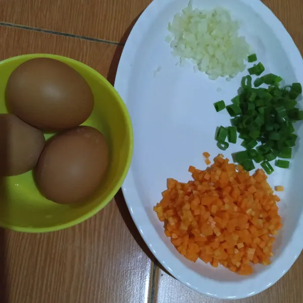 Siapkan bahan utama.