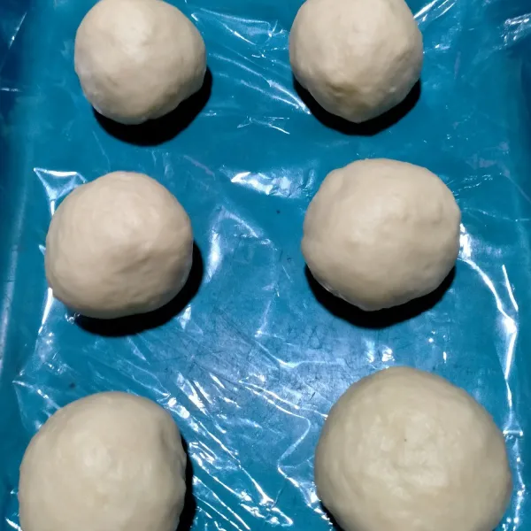 Bagi menjadi 11 bulatan.