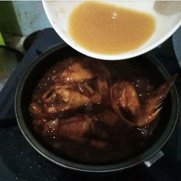 Terakhir masukkan larutan tepung maizena, aduk rata.