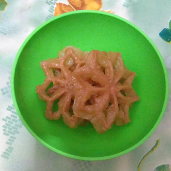 Kembang goyang siap dinikmati