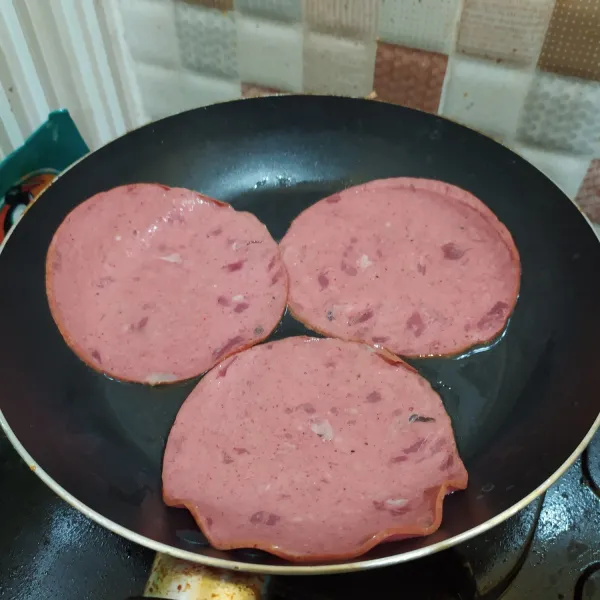 Panggang beef sebentar, sisihkan.