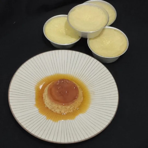 Setelah matang keluarkan dari kukusan, tunggu sampai dingin. Siap disajikan.