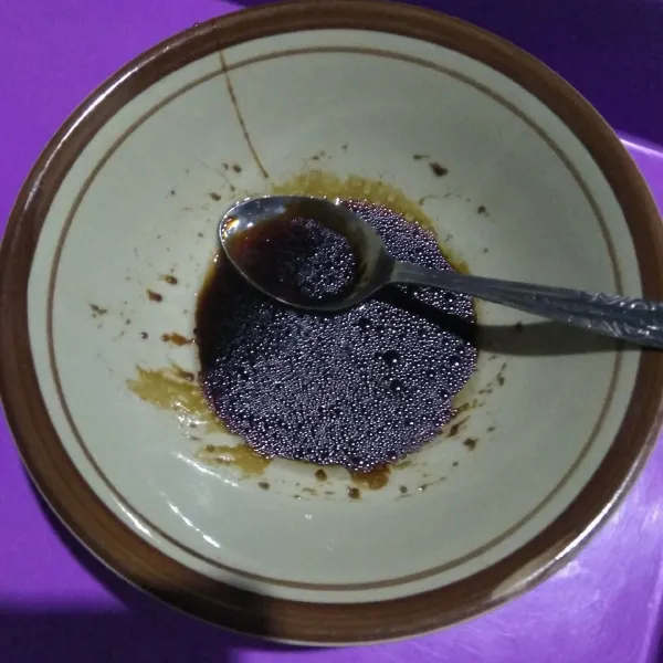 Campurkan semua saos, aduk rata.