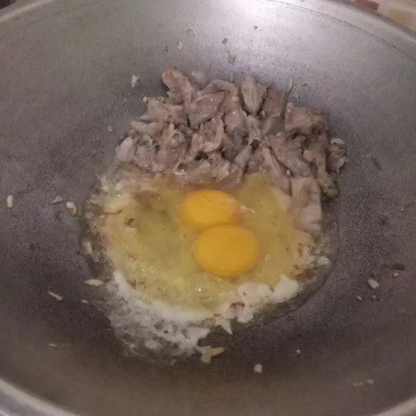 Masukkan telur, buat orak-arik