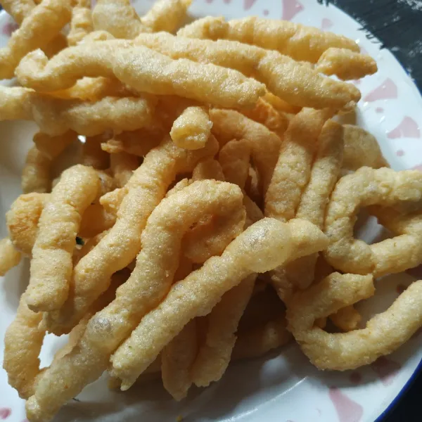 Angkat dan tiriskan, bisa dicocol saos.