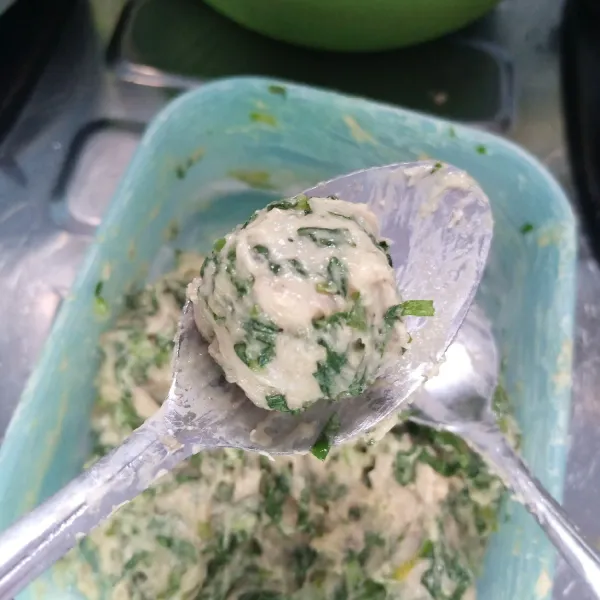 Bentuk bulat adonan.