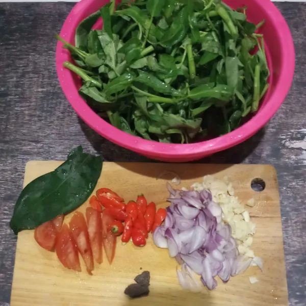 Siapkan bahan.