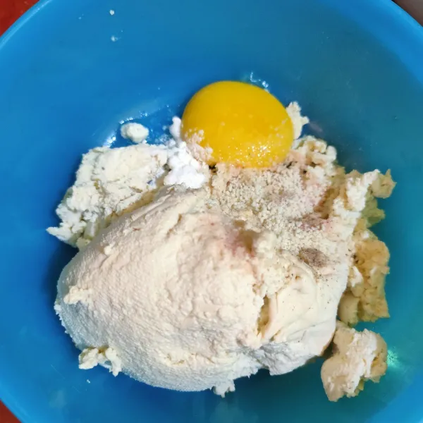 campurkan bahan lain. aduk rata.