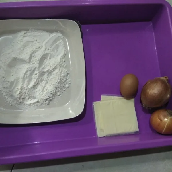 Siapkan bahan-bahan yang diperlukan.
