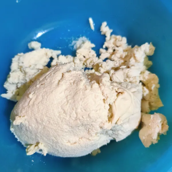 tuang kembali ke dalam wadah/mangkuk