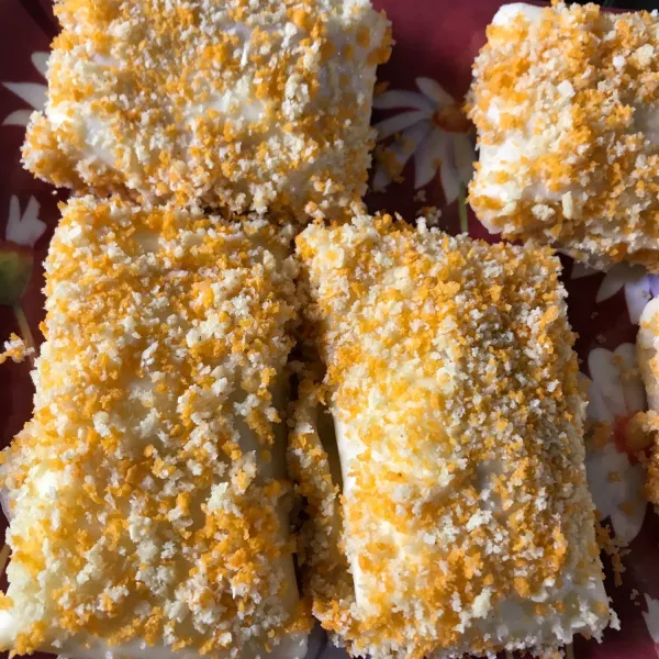 Gulingkan ke dalam tepung panir lalu goreng dengan minyak panas dan api sedang hingga kecokelatan.