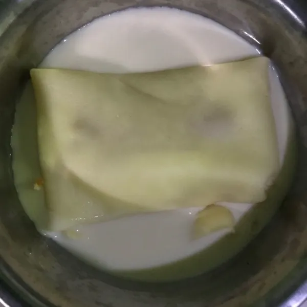 Lipat lalu celupkan kedalam sisa adonan kulit.