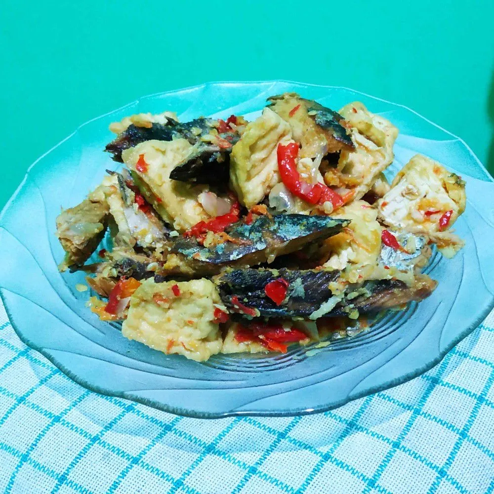 Tumis Ikan Cuek Kemiri