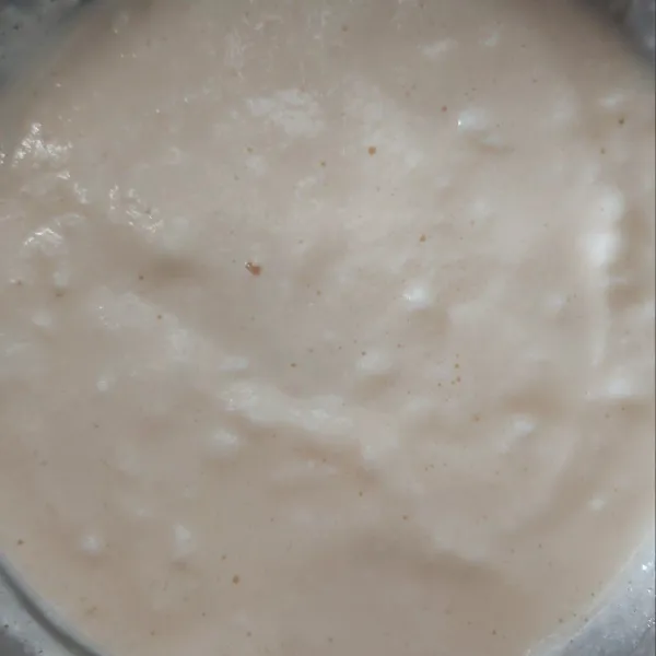 Lakukan berulang hingga semua adonan tercampur rata.