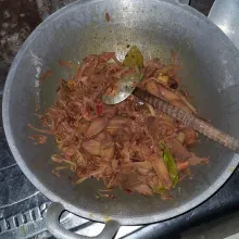 Masukkan nangka kukus yang sudah dipotong