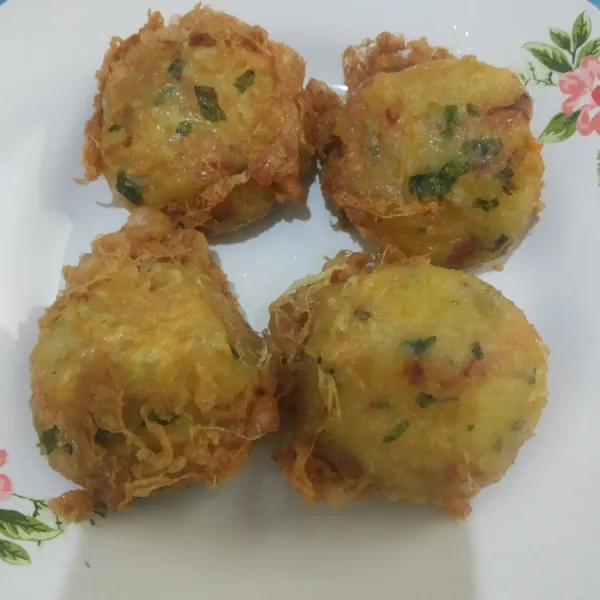 Tarrrraaaaa......jadi dech perkedel simple ala dewe....mudah kannnnn.