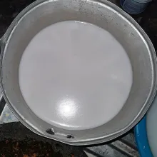 Siapkan santan kelapa