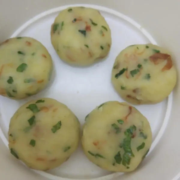 Kalau semuanya sudah tercampur rata,bentuk seperti ini ya...atau sesuai selera juga boleh.