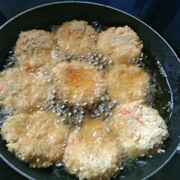 Goreng dengan api sedang hingga matang dan kecokelatan.