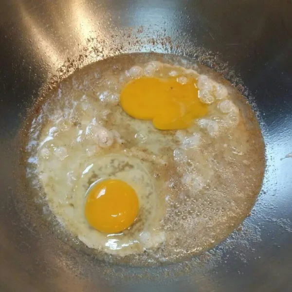 Masukan telur kemudian orak-arik.