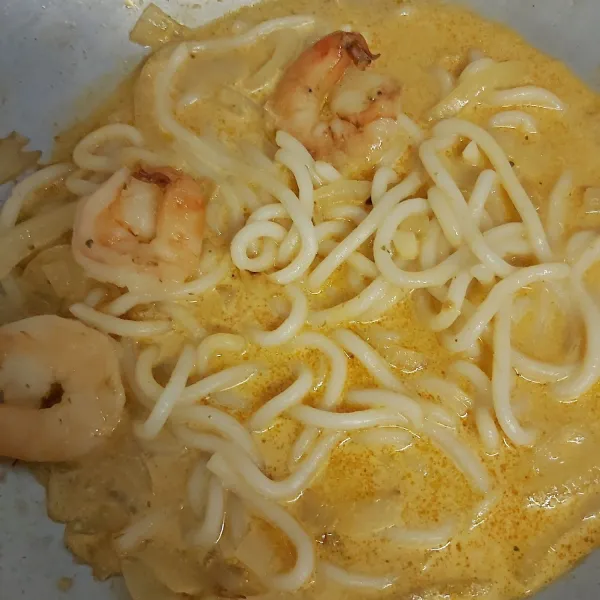 Aduk rata, masak hingga mendidih, koreksi rasa.