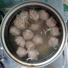 Sup Rambuta Bentuk bulat adonan. Kemudian rebus sampai matang dan mengambang ...