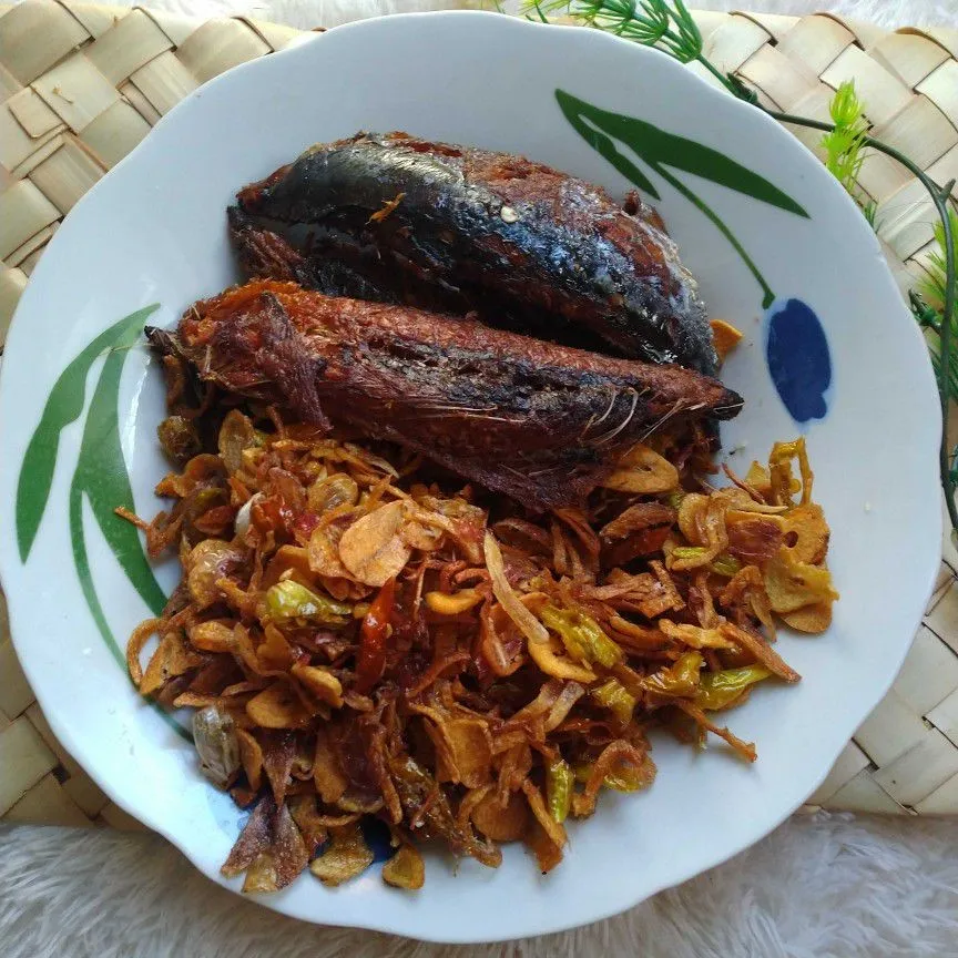 Ikan bawang goreng