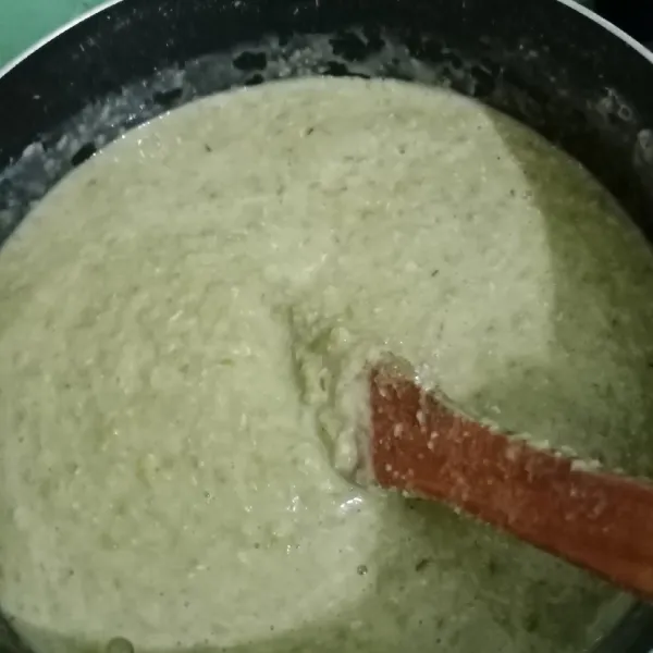 Masak di wajan/panci anti lengket sambil terus diaduk agar tidak gosong
