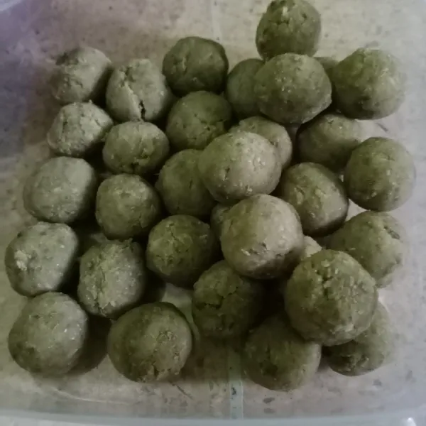 Bulatkan sesuai kebutuhan.....siap digunakan untuk isian onde onde/bapao/roti