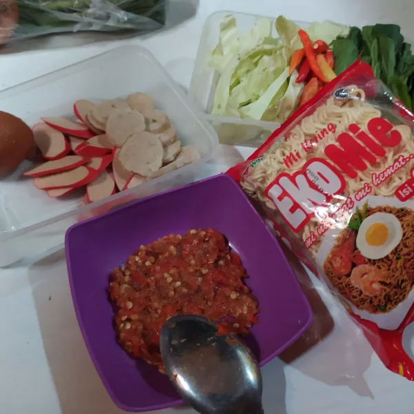 Siapkan semua bahan-bahan.