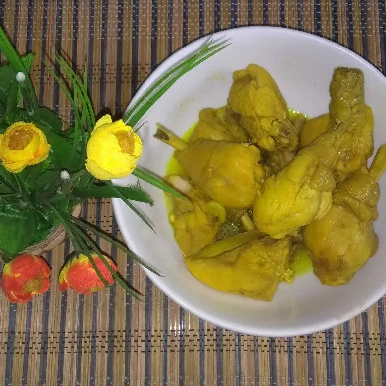 Ayam Ungkep Bumbu Kuning
