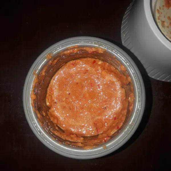 Blender semua bahan bumbu halus.