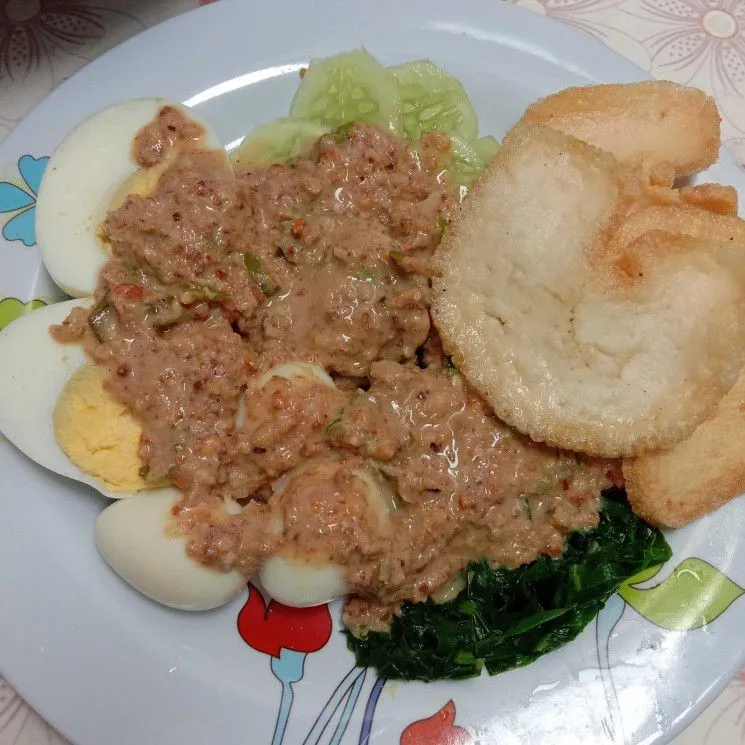 Rujak Telur Sawi