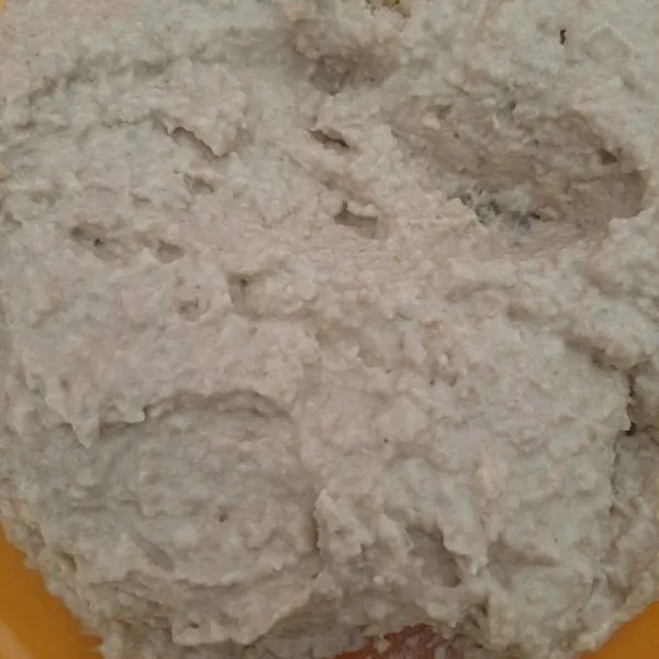 Isi rolade : panaskan mentega, tumis bawang putih hingga harum, angkat, campur dengan semua bahan isian lalu aduk rata.