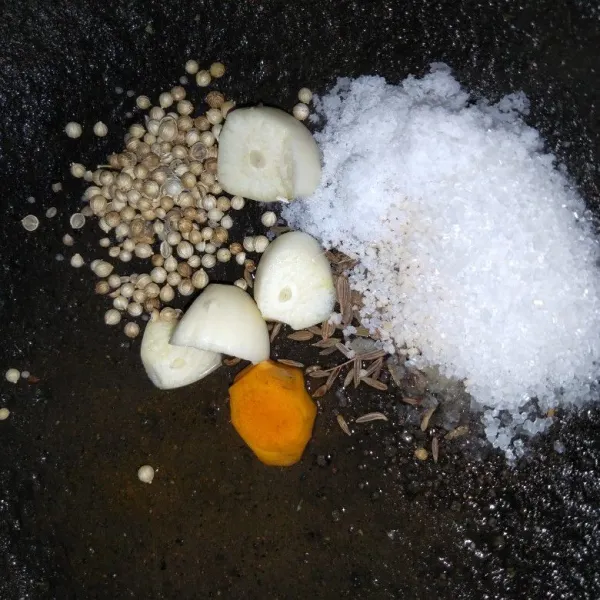 Siapkan bumbu.