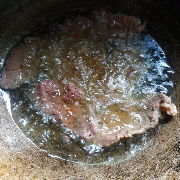 Goreng daging sebentar saja.
