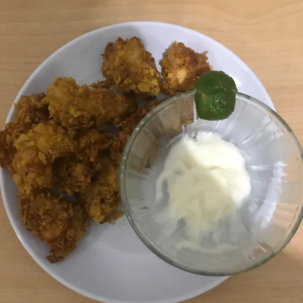 Cocol mayonnaise dengan jeruk nipis. Selamat mencoba.