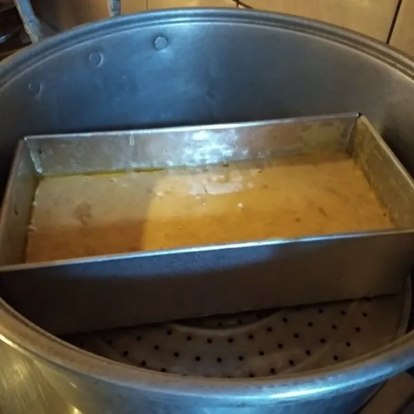 Kukus adonan hingga kurang lebih 15 menit. Bolu kukus pisang siap dihidangkan.