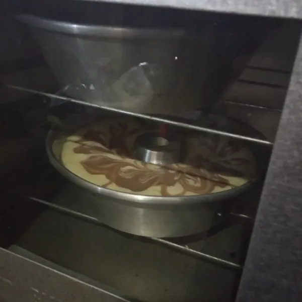 Panaskan oven, panggang kurleb 20 menit hingga matang. Angkat.