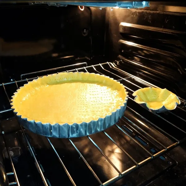 Panggang selama 30 menit suhu 160°c. Setelah matang, dinginkan dahulu kilit pie sebelum digunakan.