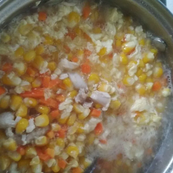 Tambahkan garam, penyedap, dan merica. Tes rasa, jika sudah pas dan sayur sudah masak segera matikan api.