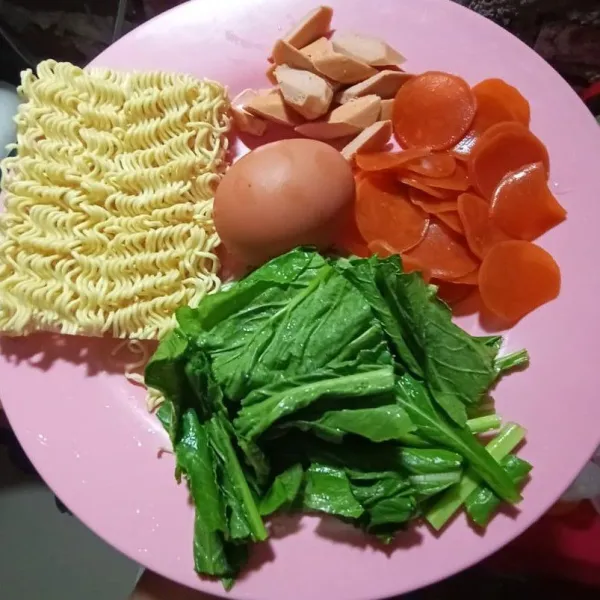 Siapkan topping sesuai selera atau yang ada di rumah.