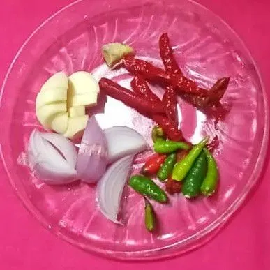 Siapkan bumbu-bumbu seperti pada gambar.