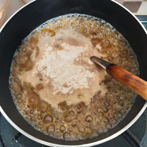 Tambahkan santan aduk rata.