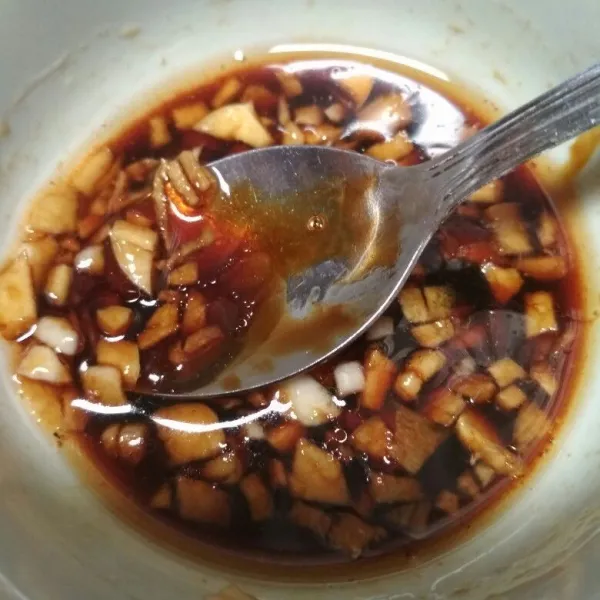 Campur bahan saus aduk hingga rata, sisihkan.